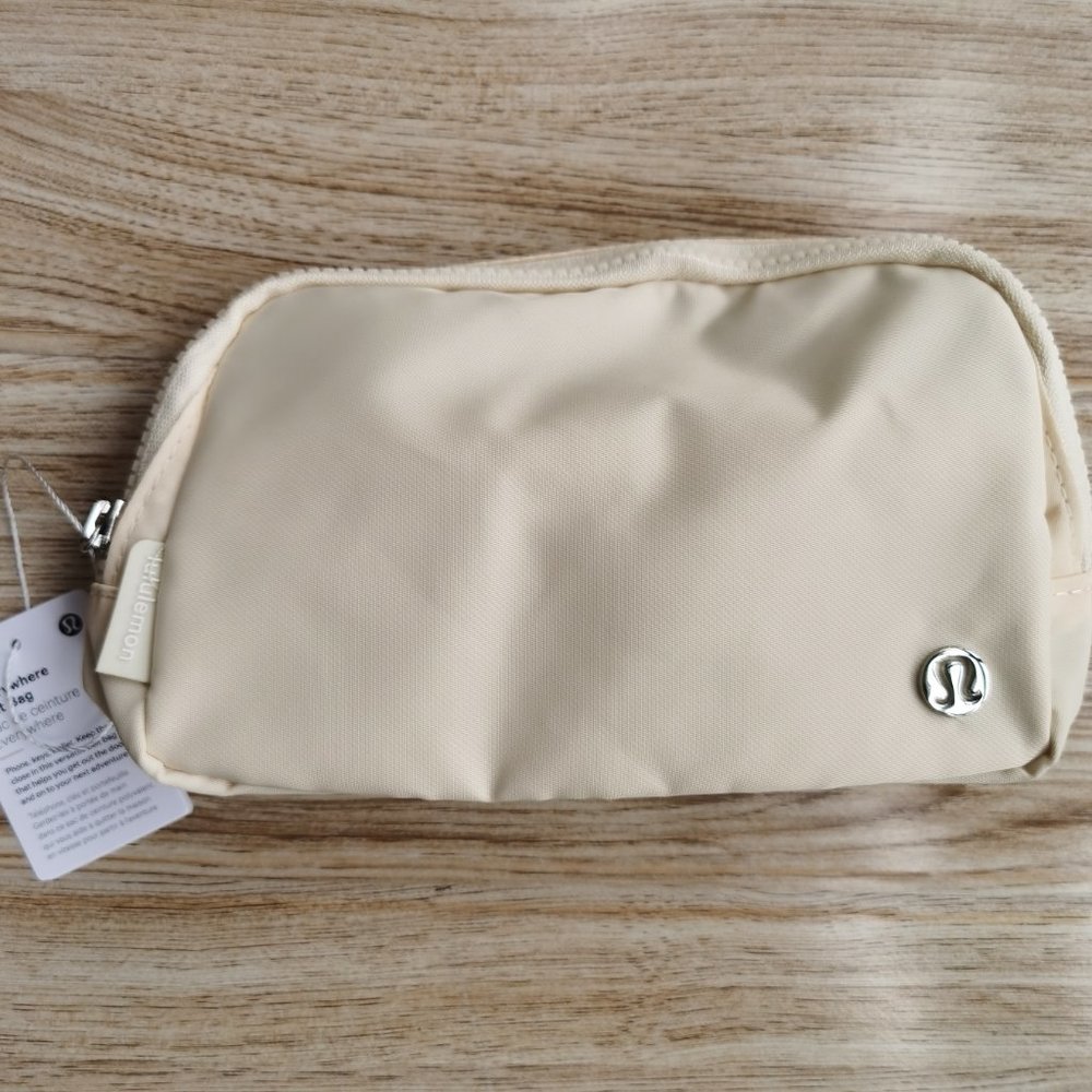 lululemon everywhere belt bag